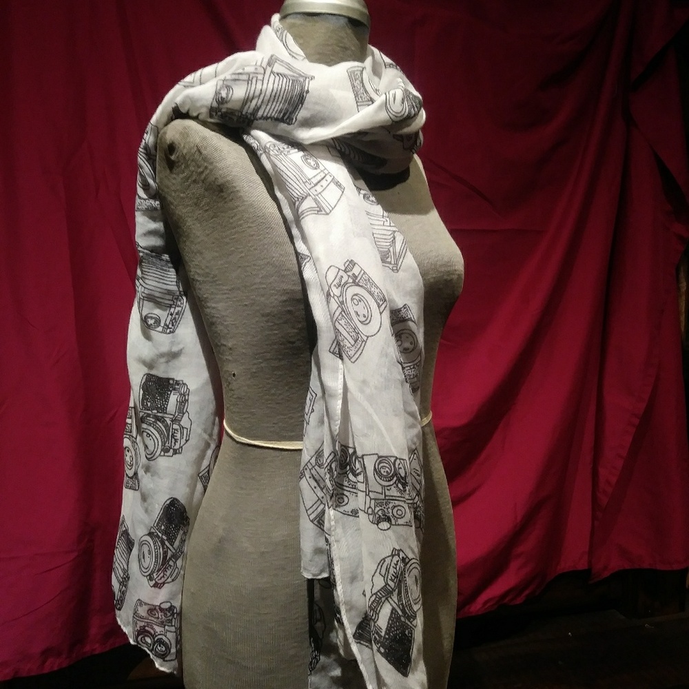 Vintage camera scarf😍